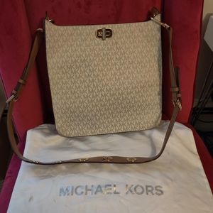 EUC Michael Kors shoulder bag